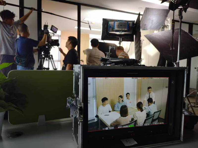 宝应县TVC拍摄公司：科技产品视觉化大师，诠释未来感与功能美学